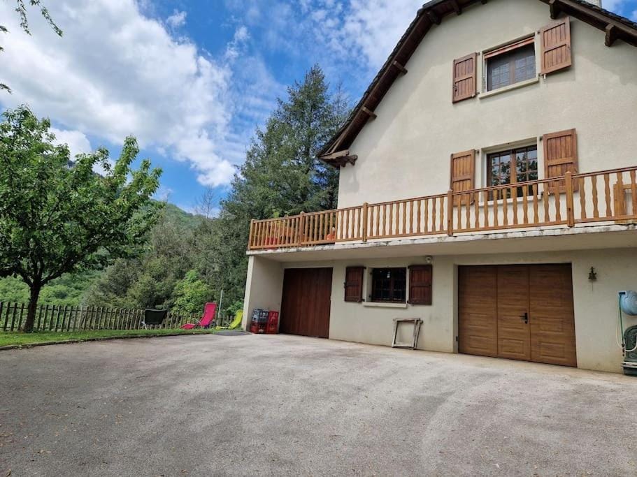 Property building, Patio, Garden