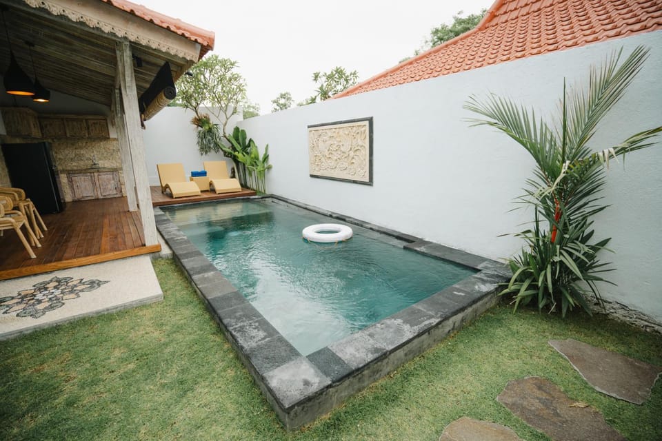 Pool view, Swimming pool, sunbed