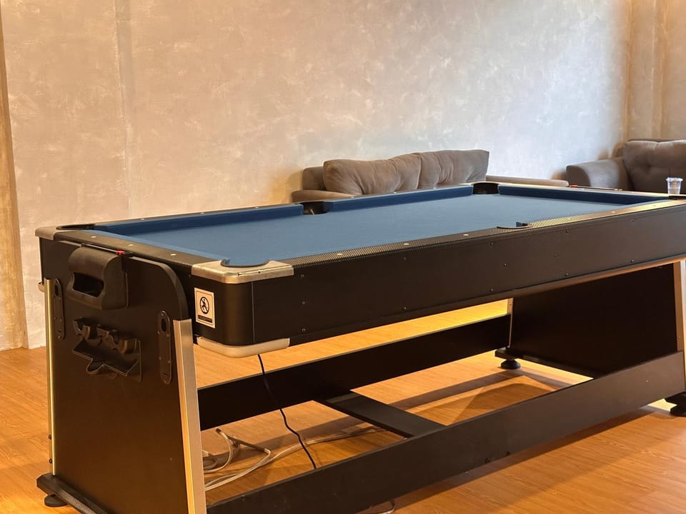 Billiard, Game Room
