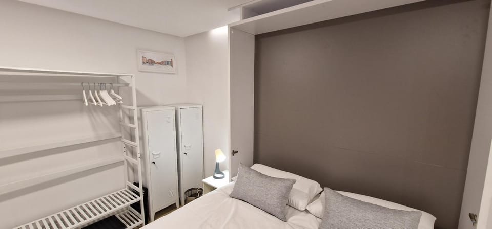 Bed, Photo of the whole room, Bedroom, internet, wardrobe