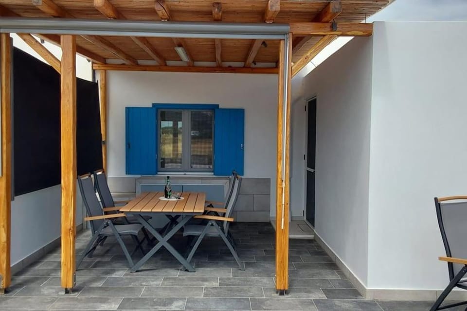 Marvens Apartment House in Milos