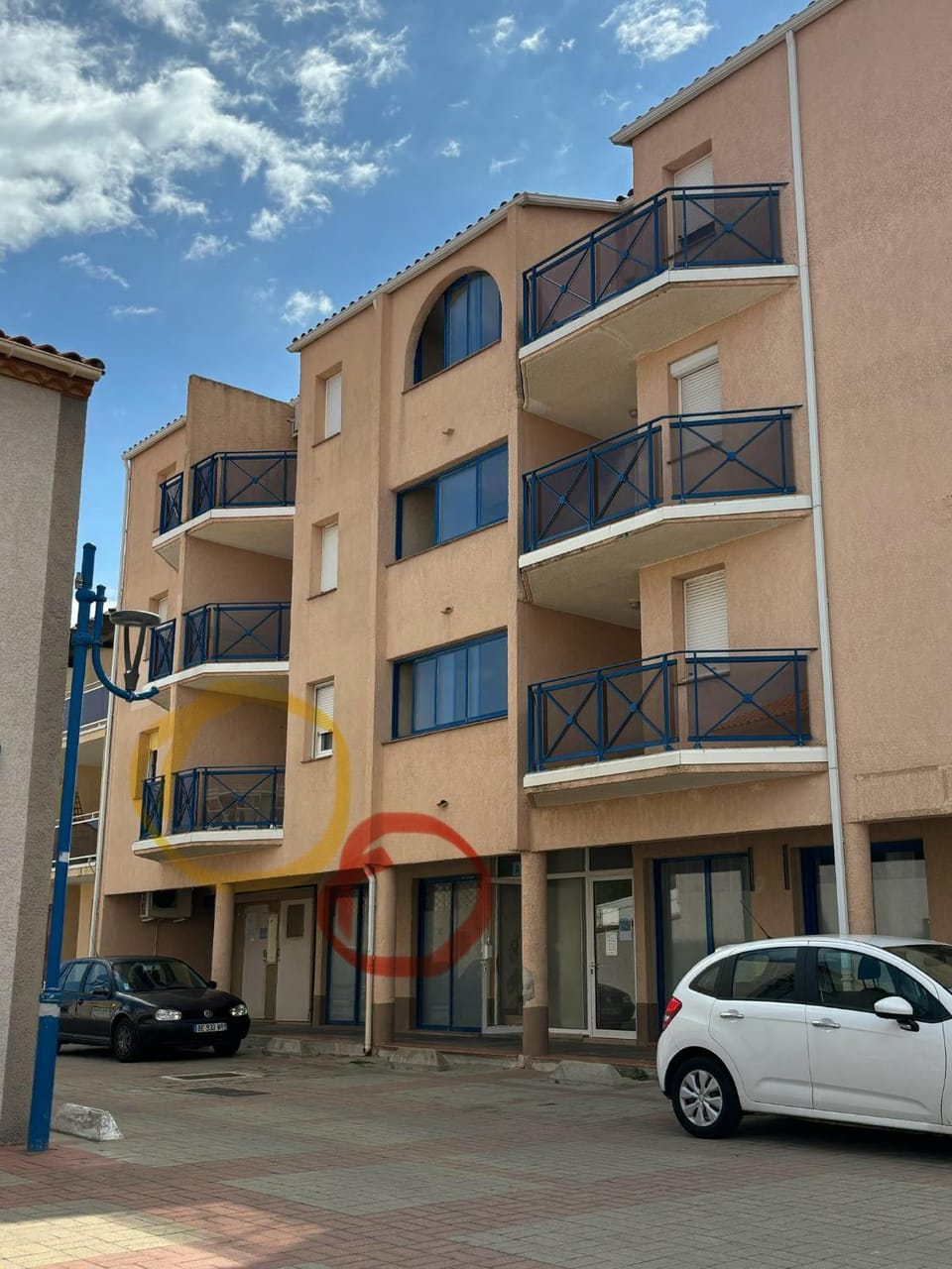 Property building, Day, Street view