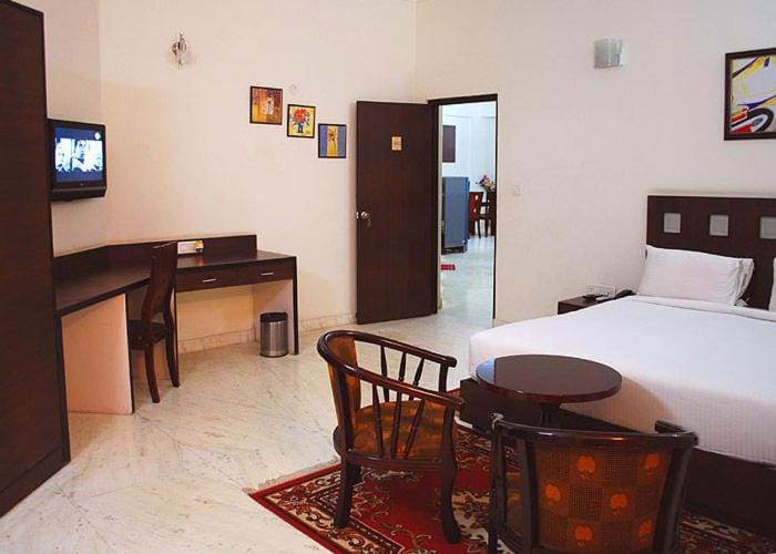 Bed, Seating area, Bedroom