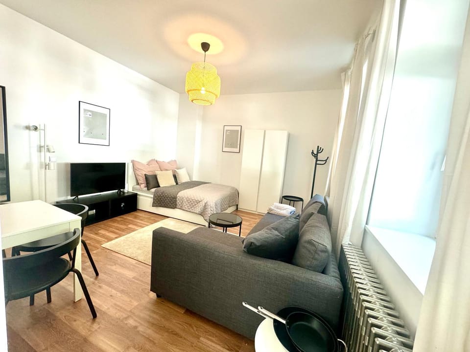 Communal lounge/ TV room, TV and multimedia, Living room, Seating area, Evening entertainment