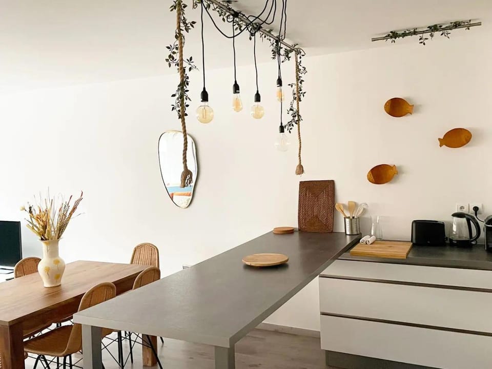 Dining area, kitchen