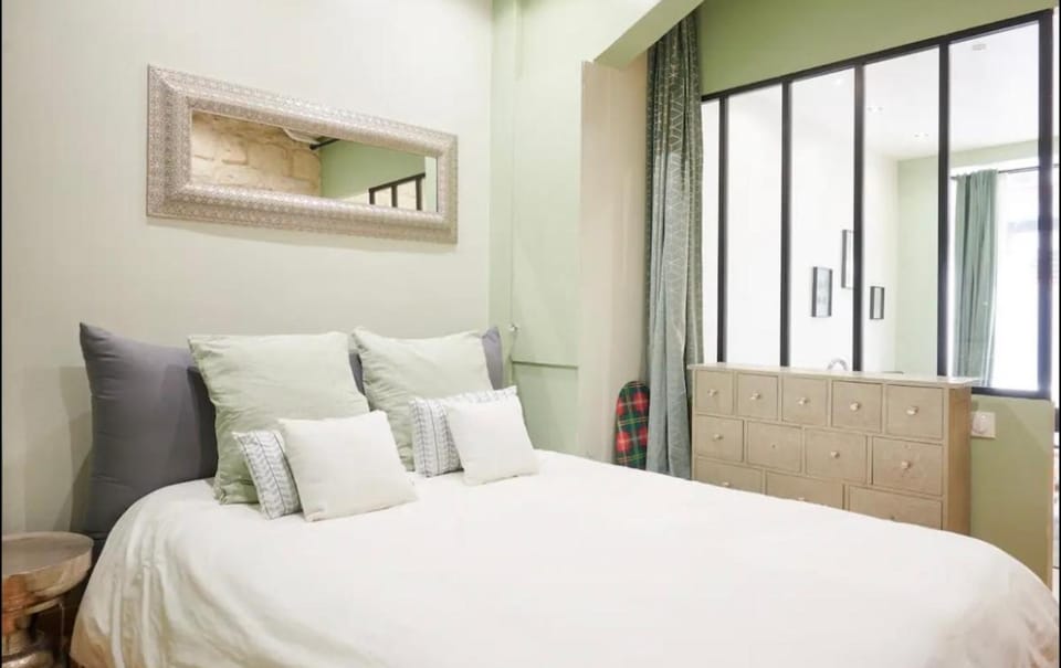 VERY CHARMING AND COSY FLAT, center of Paris Apartment in Paris