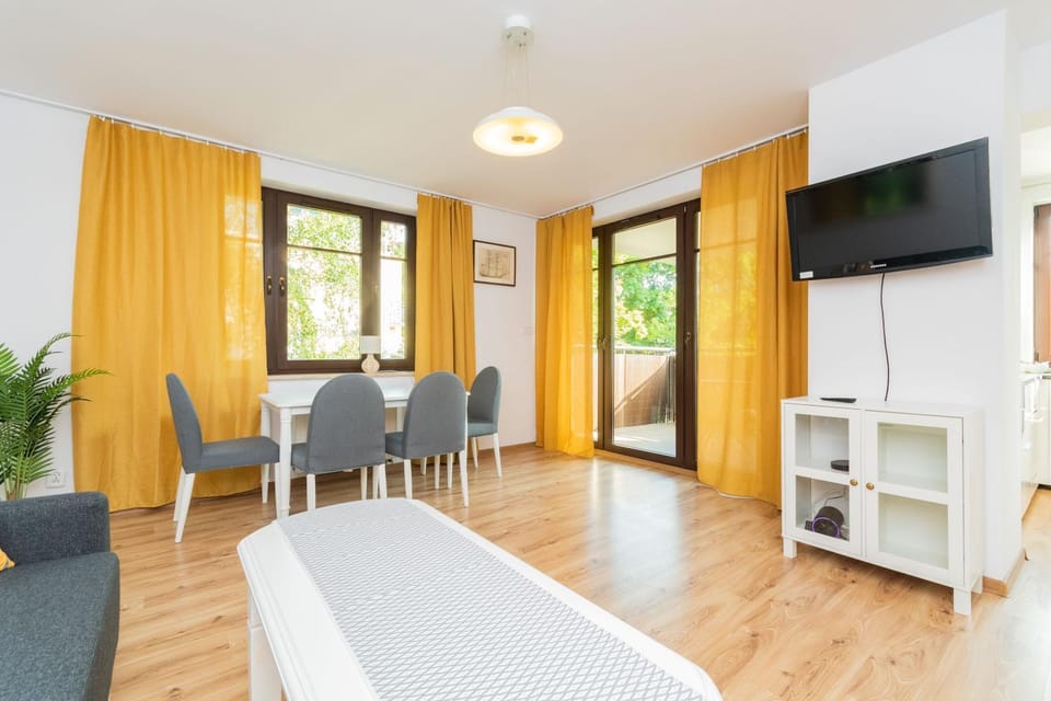 Communal lounge/ TV room, Living room, Dining area
