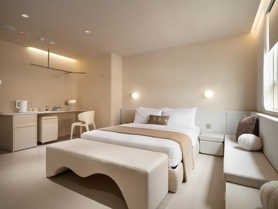 Bed, Photo of the whole room, Bedroom