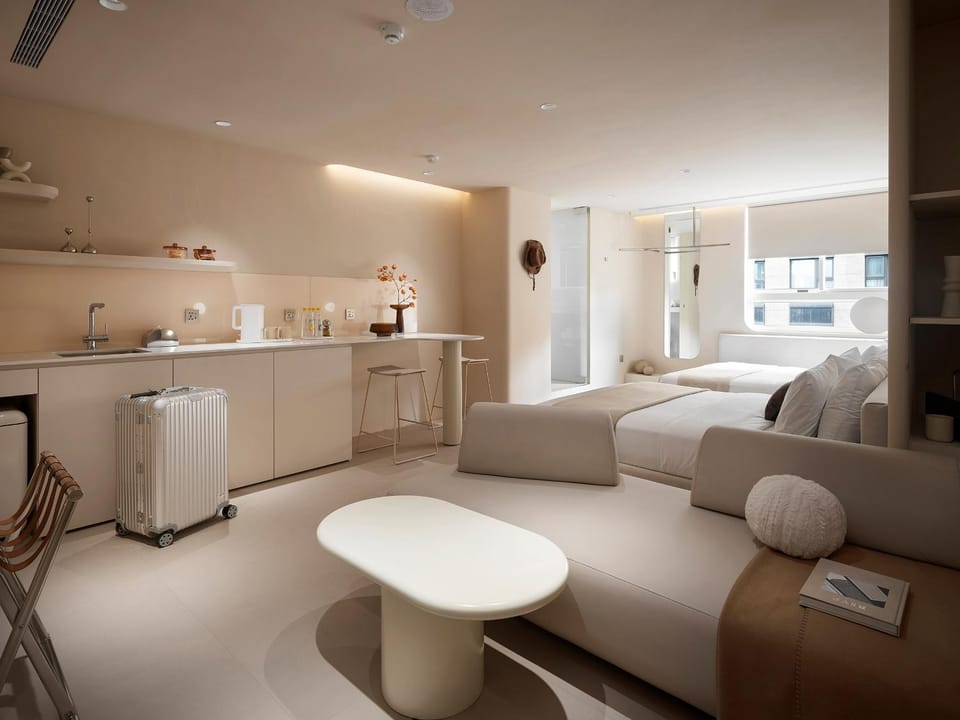 Bed, Kitchen or kitchenette, Photo of the whole room, Seating area, Dining area, Bedroom