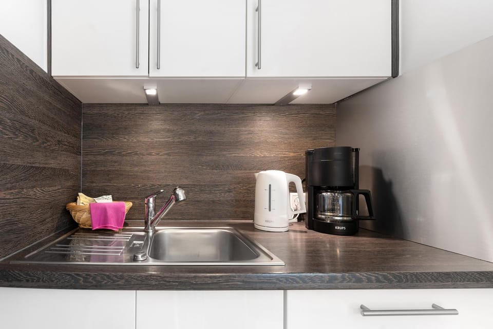 Kitchen or kitchenette, Living room