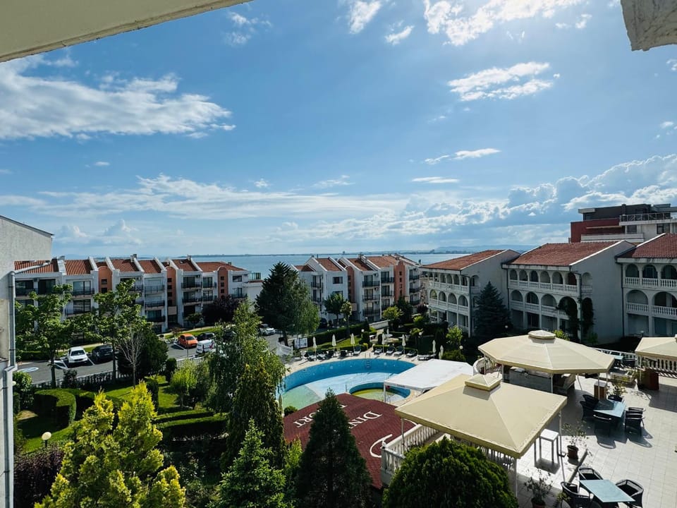 City view, Pool view, Swimming pool