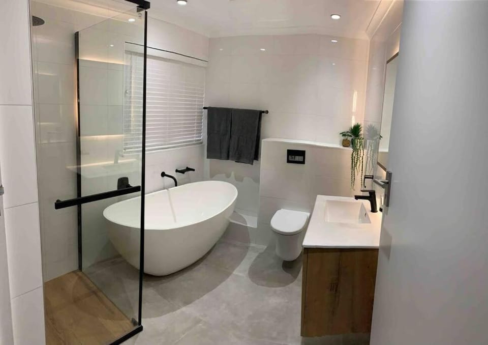 Shower, Toilet, Bathroom, Bath, towels