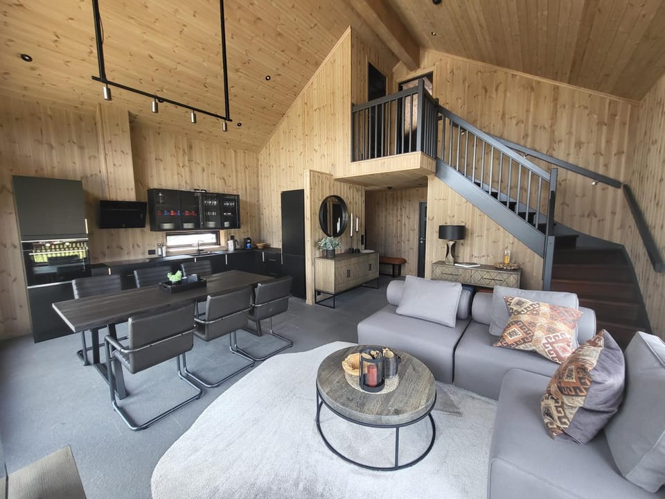Kitchen or kitchenette, Living room, Seating area, Dining area