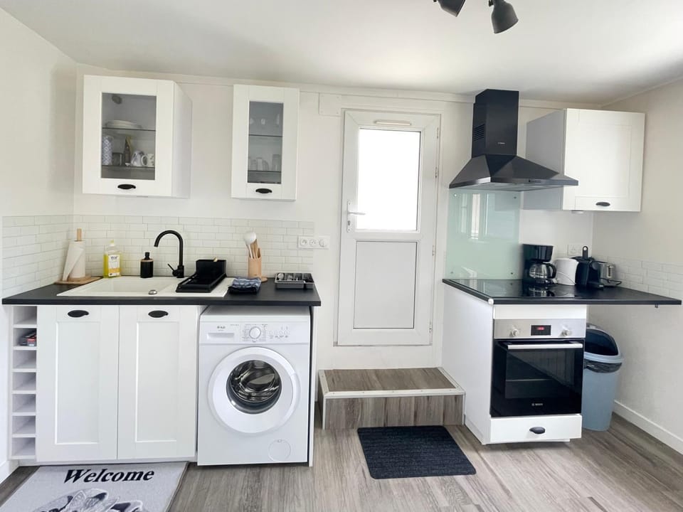 oven, washing machine, kitchen