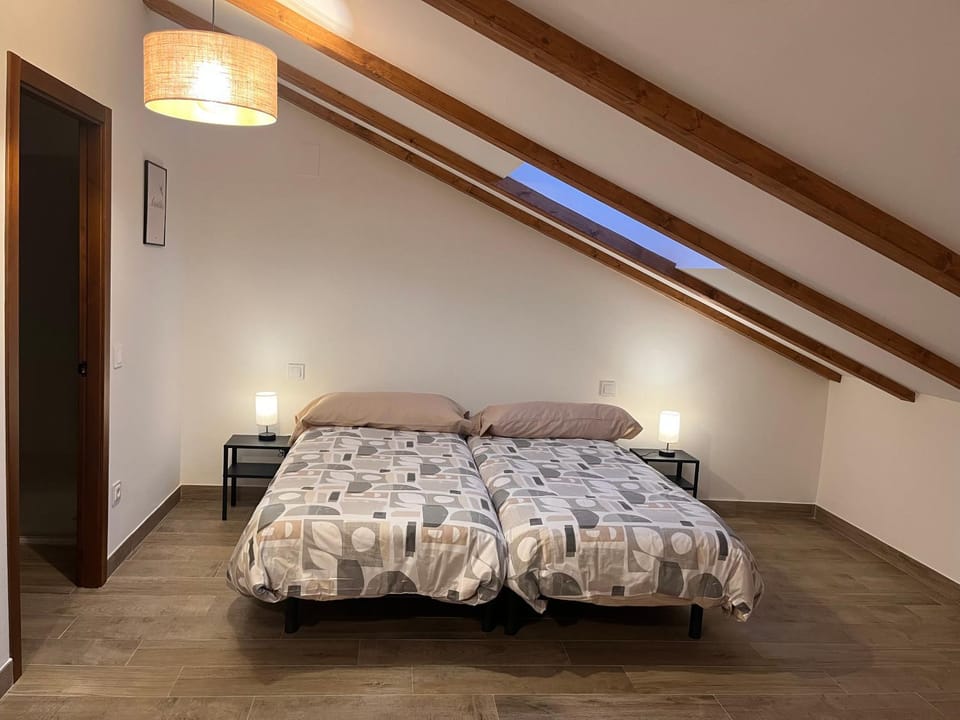 Photo of the whole room, Bedroom