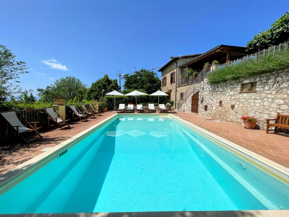 Luxurious Umbrian Retreat for 10 with Private Terrace and Pool House in Umbria