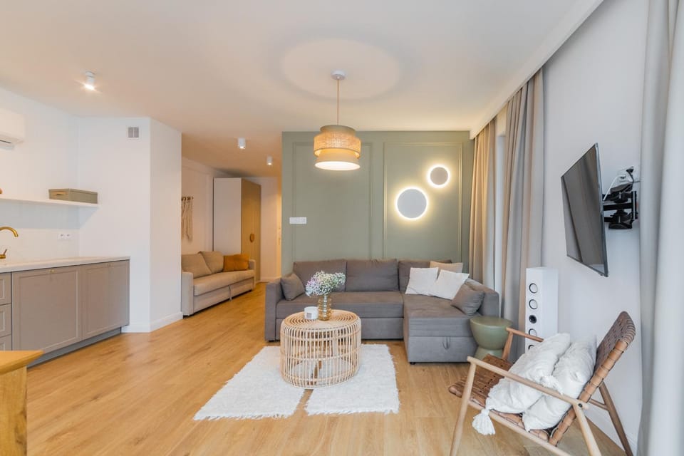 TV and multimedia, Living room, Seating area, internet, air conditioner