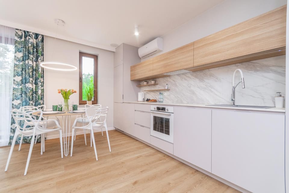 Kitchen or kitchenette, Dining area, dishwasher, stove