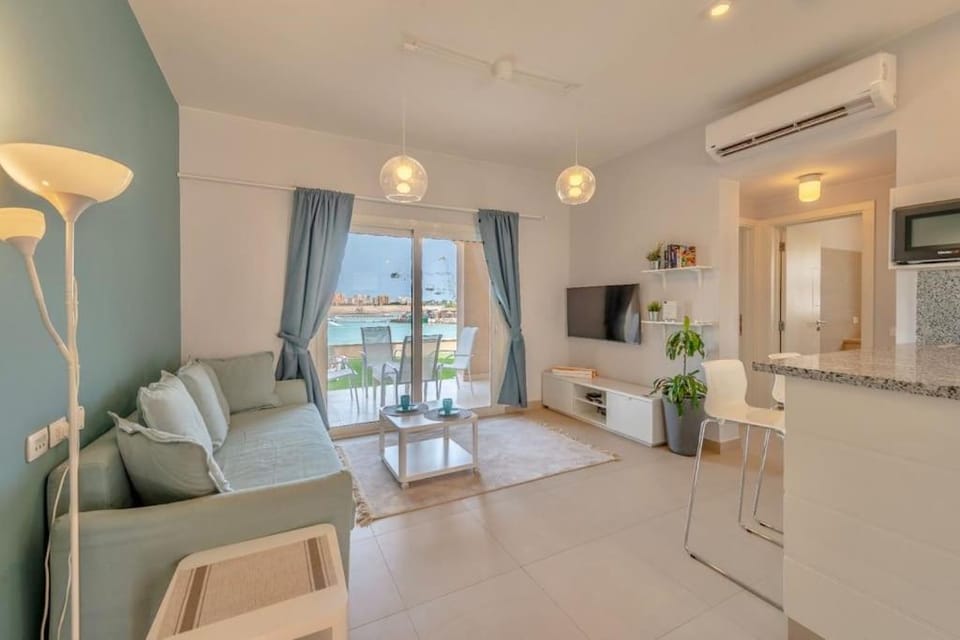 TV and multimedia, Seating area, air conditioner