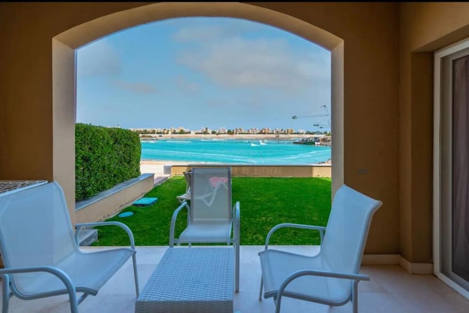 Natural landscape, Balcony/Terrace, Seating area, Sea view