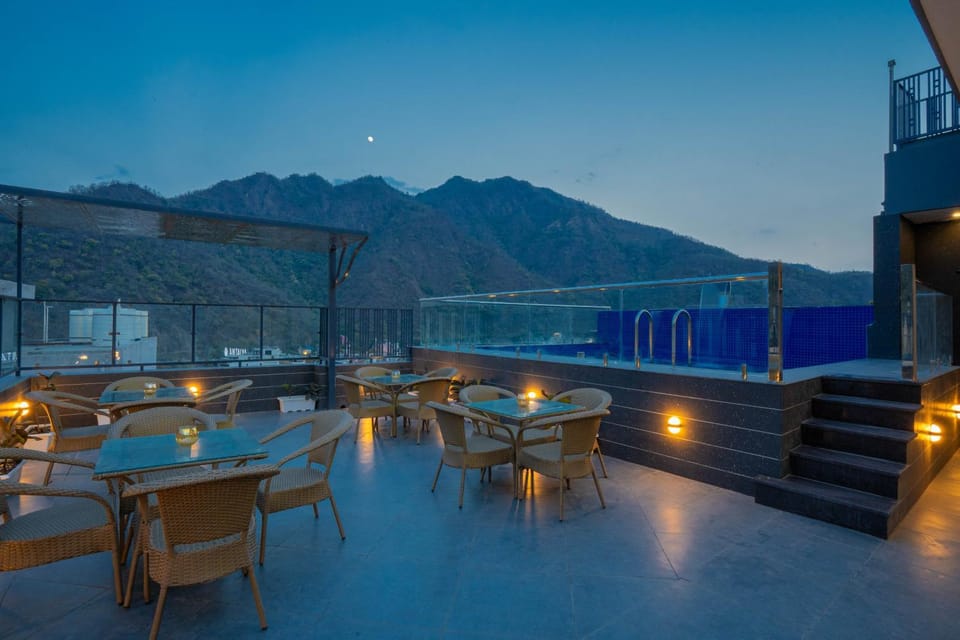 Seating area, Mountain view, Swimming pool