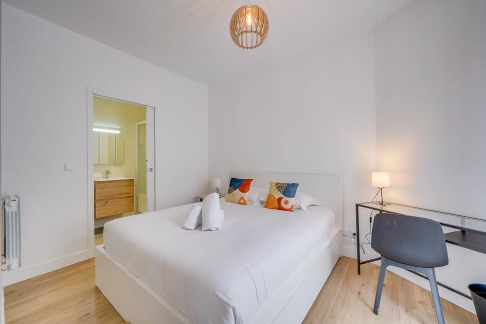 Bed, Bedroom