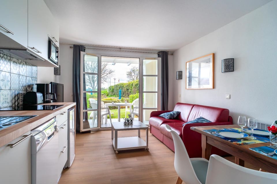 Kitchen or kitchenette, Living room, Dining area