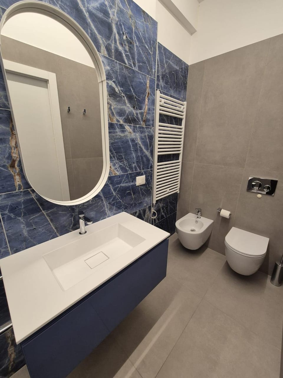 Toilet, Bathroom, bidet, towels