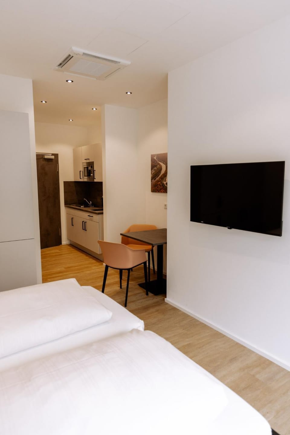 Bed, Kitchen or kitchenette, Dining area, Bedroom