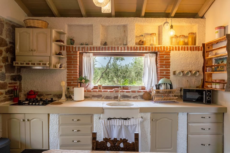 Kitchen or kitchenette, pet friendly, stove