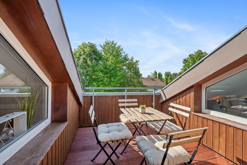 View (from property/room), Balcony/Terrace, Seating area