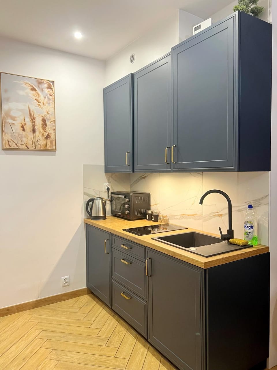 Kitchen or kitchenette, microwave, kitchen, kitchen