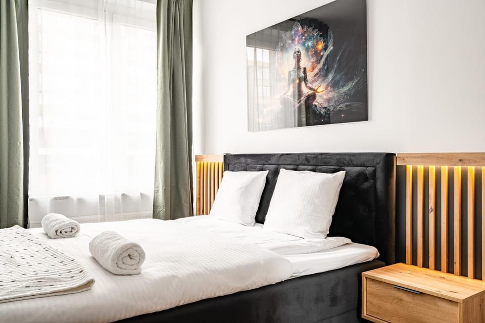 Bed, Photo of the whole room, Bedroom, towels