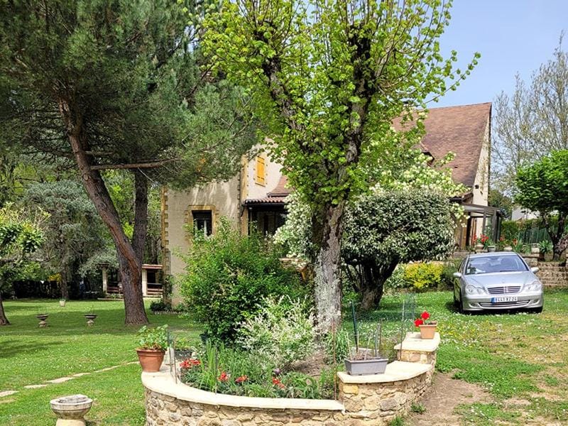 Chambre B&B à Font Margout - Calme - 4km de Sarlat - Petit-déjeuner Bed and Breakfast in Occitanie