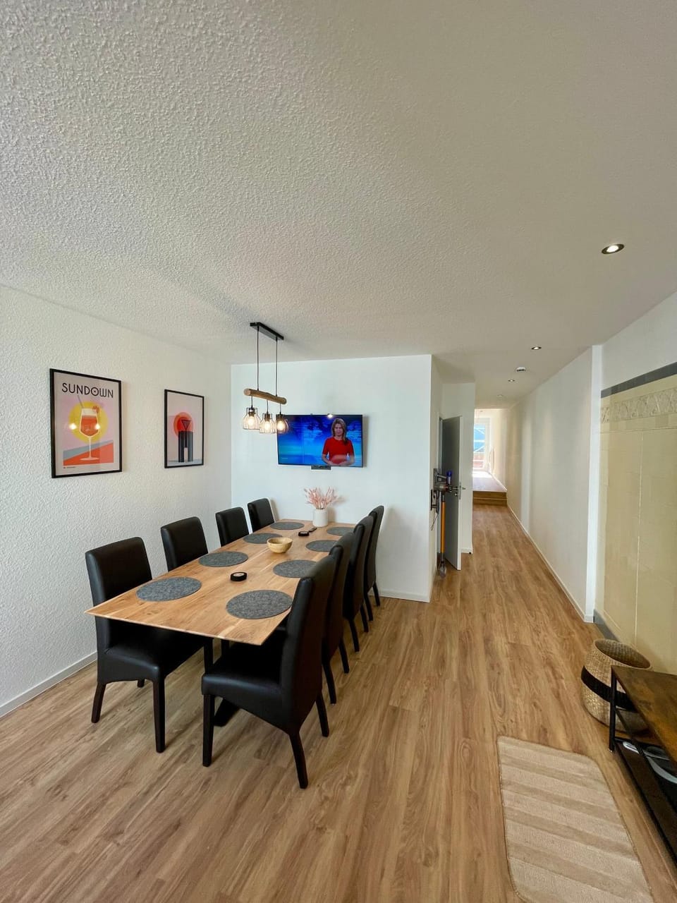 Seating area, Dining area