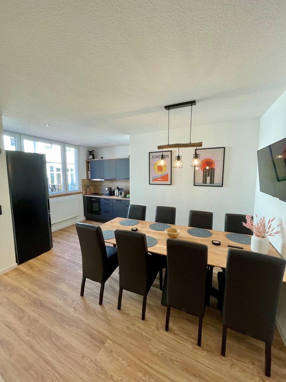Seating area, Dining area
