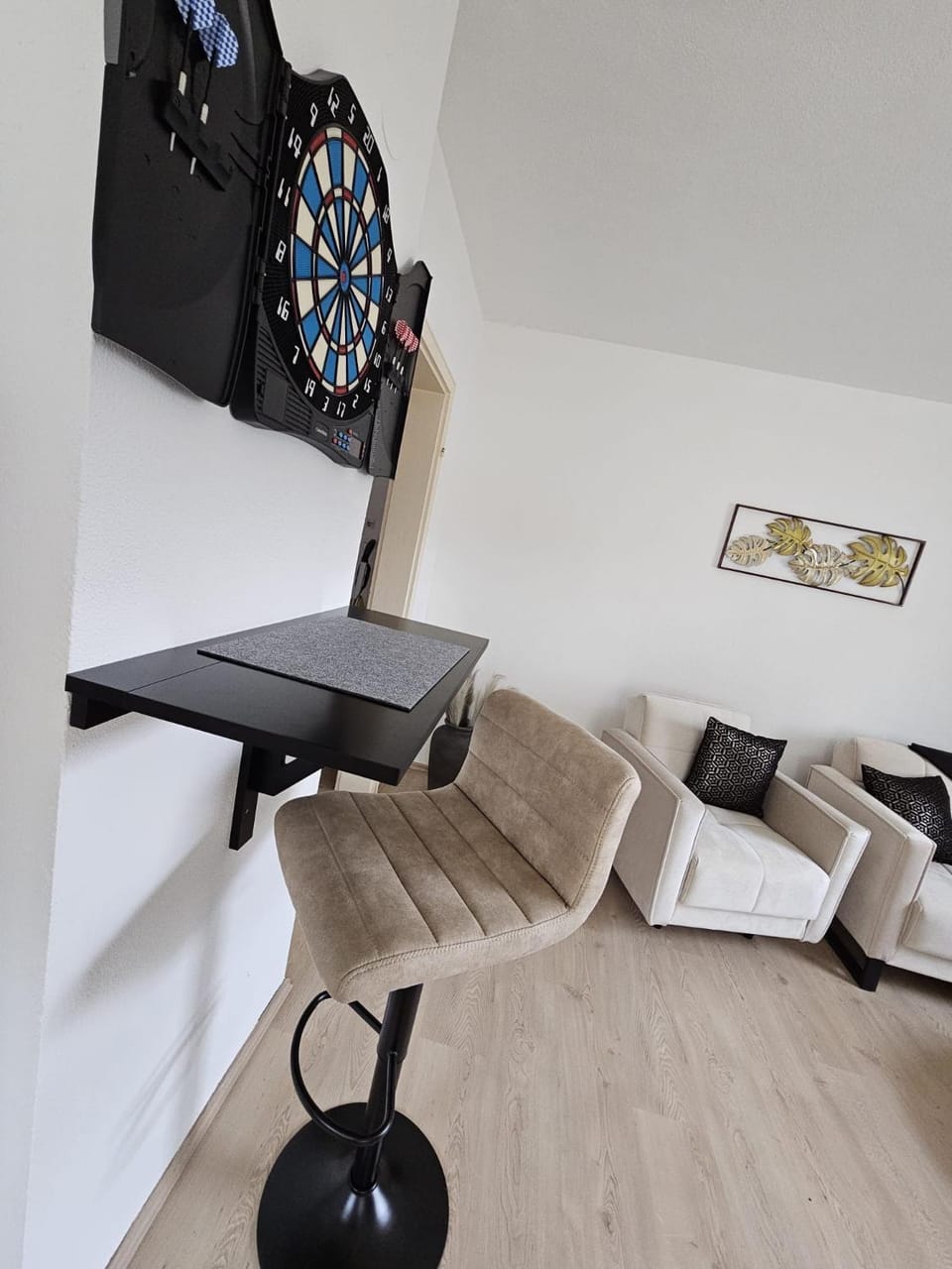 Darts, Game Room
