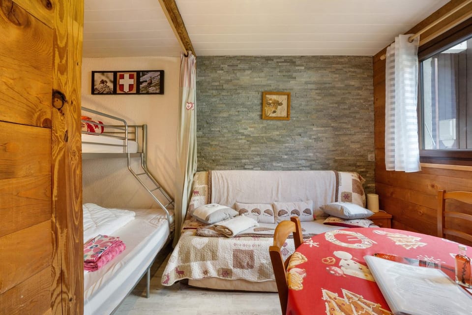 Property building, Living room, Bedroom