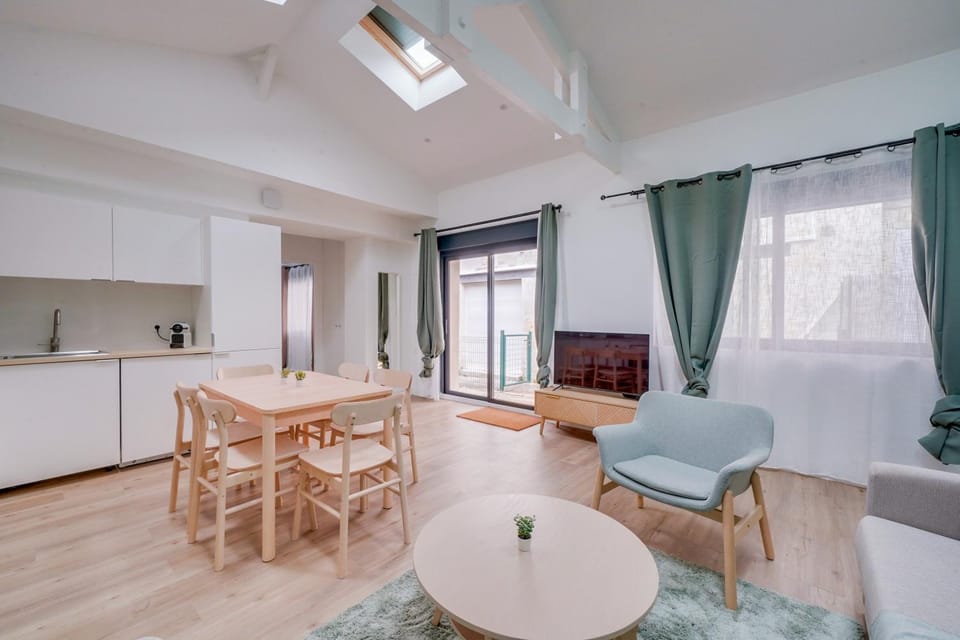 Kitchen or kitchenette, Living room, Dining area