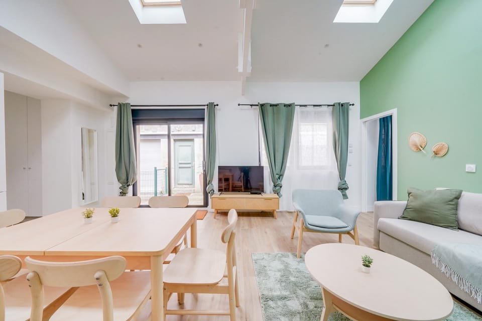 Living room, Dining area