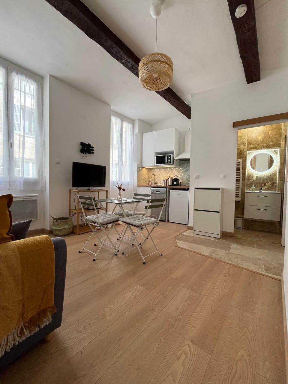 Kitchen or kitchenette, Living room, Seating area, Dining area, dishwasher, stove