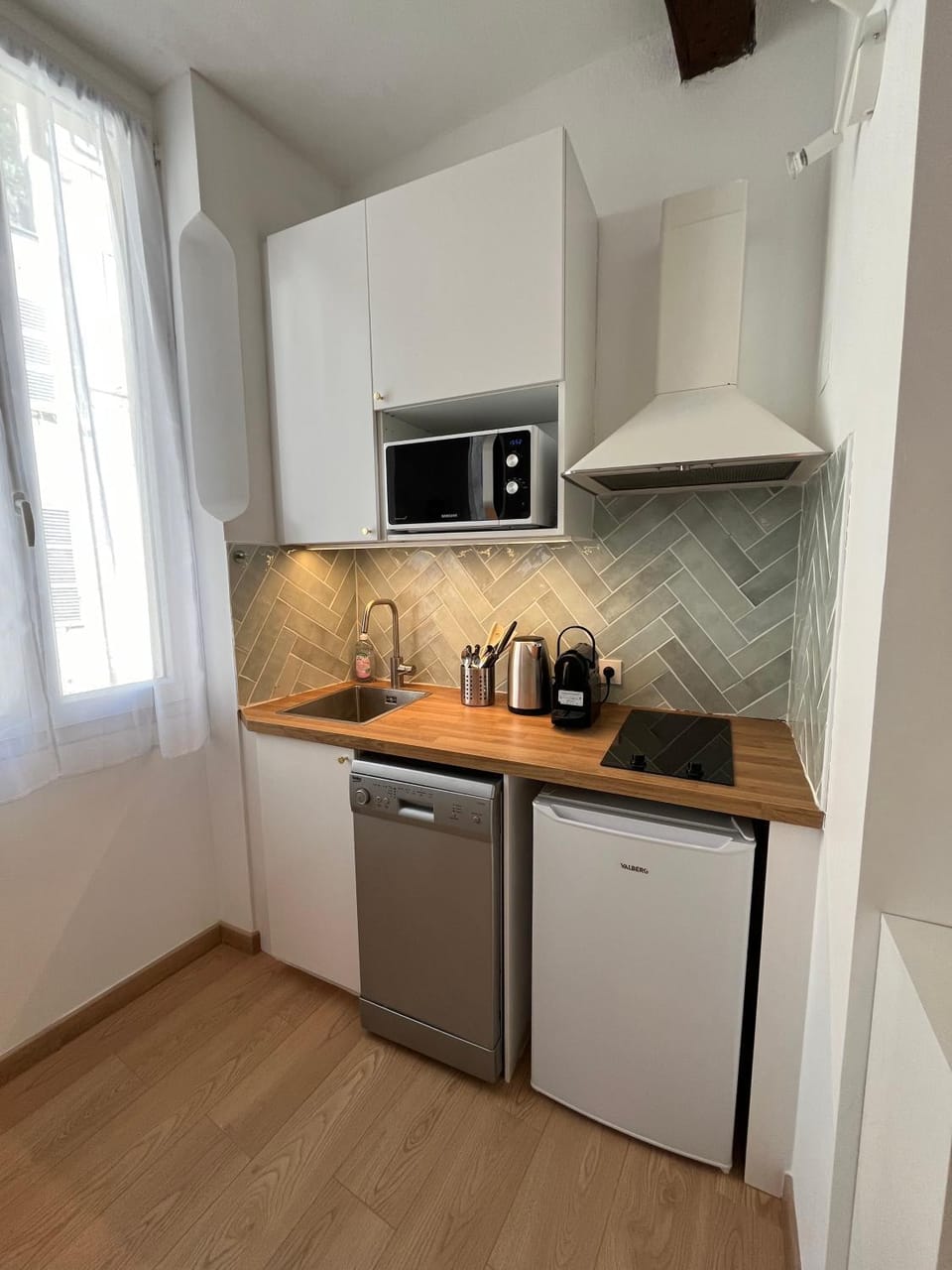 Coffee/tea facilities, Kitchen or kitchenette, dishwasher, stove, stove, toaster, kitchen, kitchen