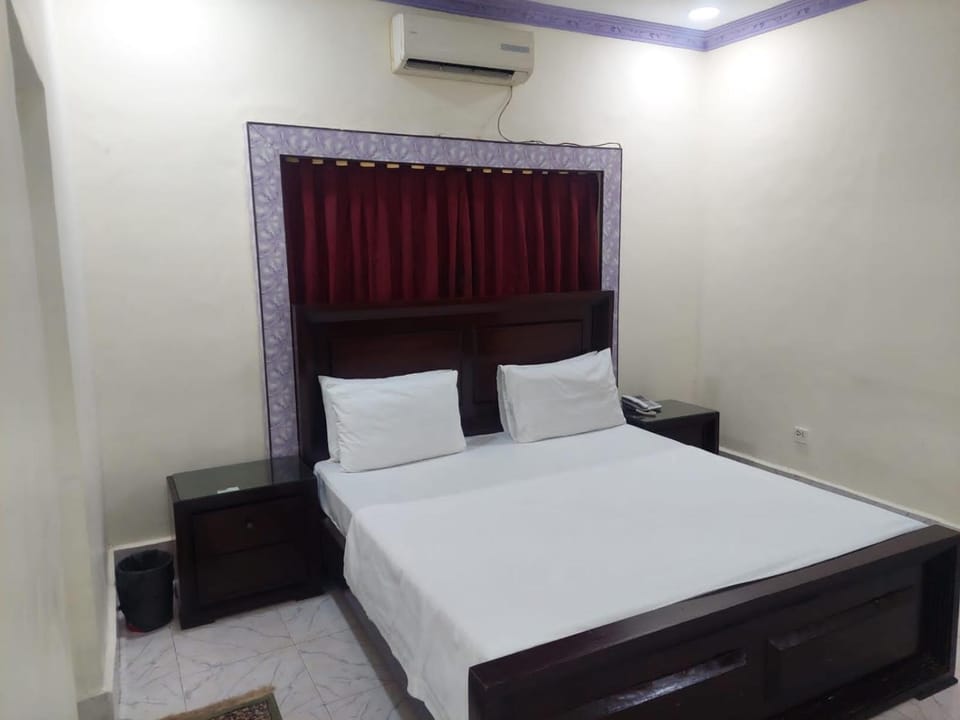 Hotel Royal Vista Bed and Breakfast in Karachi
