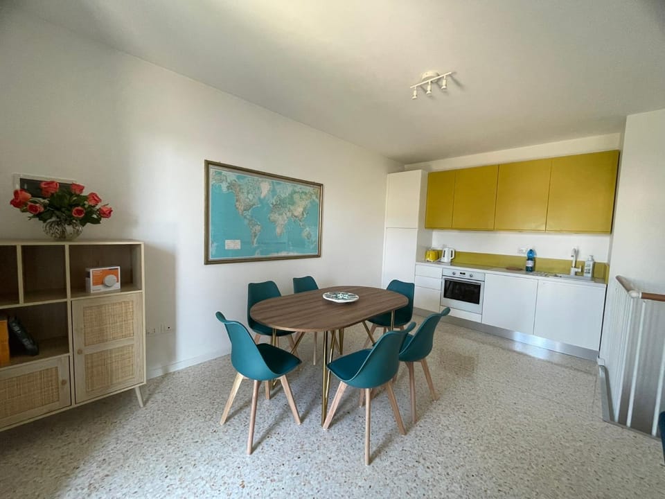 Kitchen or kitchenette, Living room, Dining area