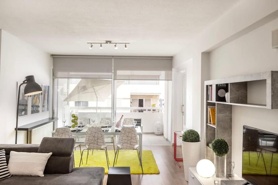TV and multimedia, Living room, Seating area, Dining area, Evening entertainment