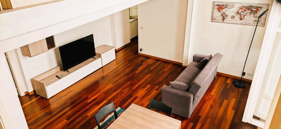 Communal lounge/ TV room, TV and multimedia, Living room, Seating area, flat iron