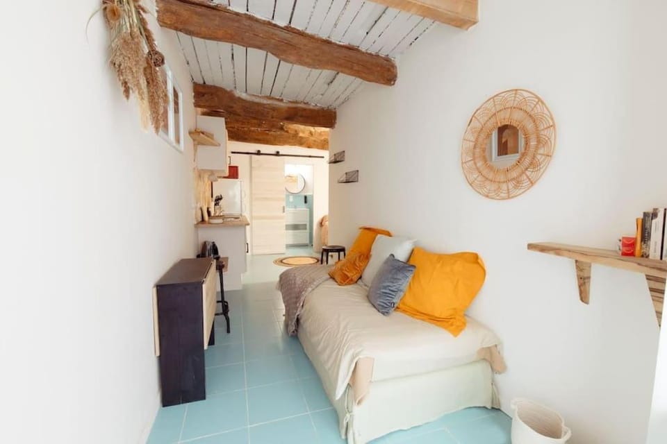 Bed, Living room, Seating area