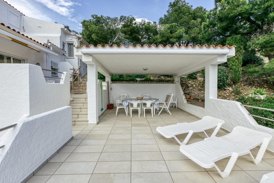 Property building, Balcony/Terrace, Living room