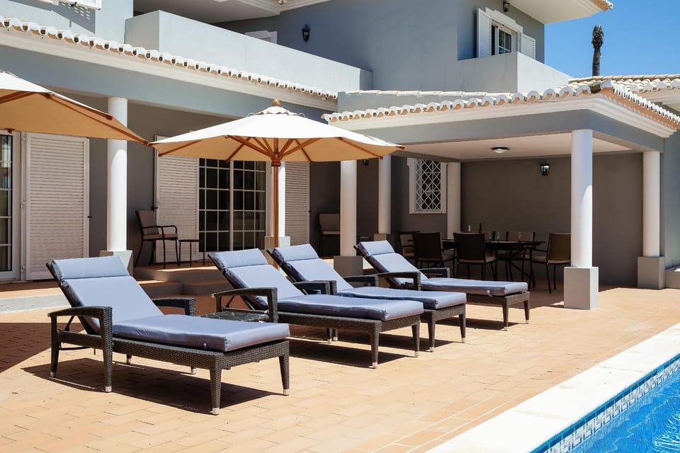 Seating area, sunbed