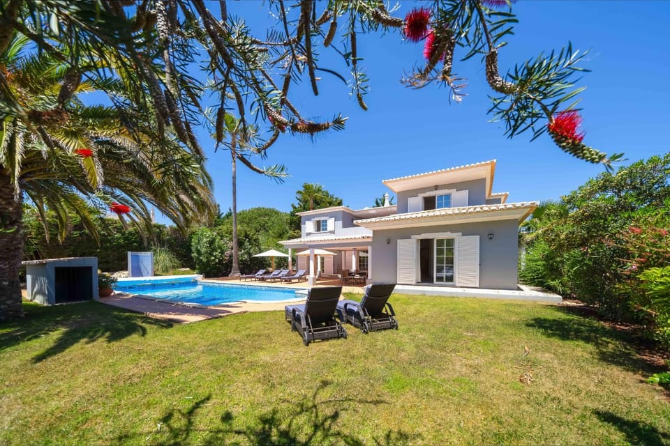 Property building, Day, Natural landscape, Garden, Garden, Garden view, Pool view, Swimming pool, sunbed